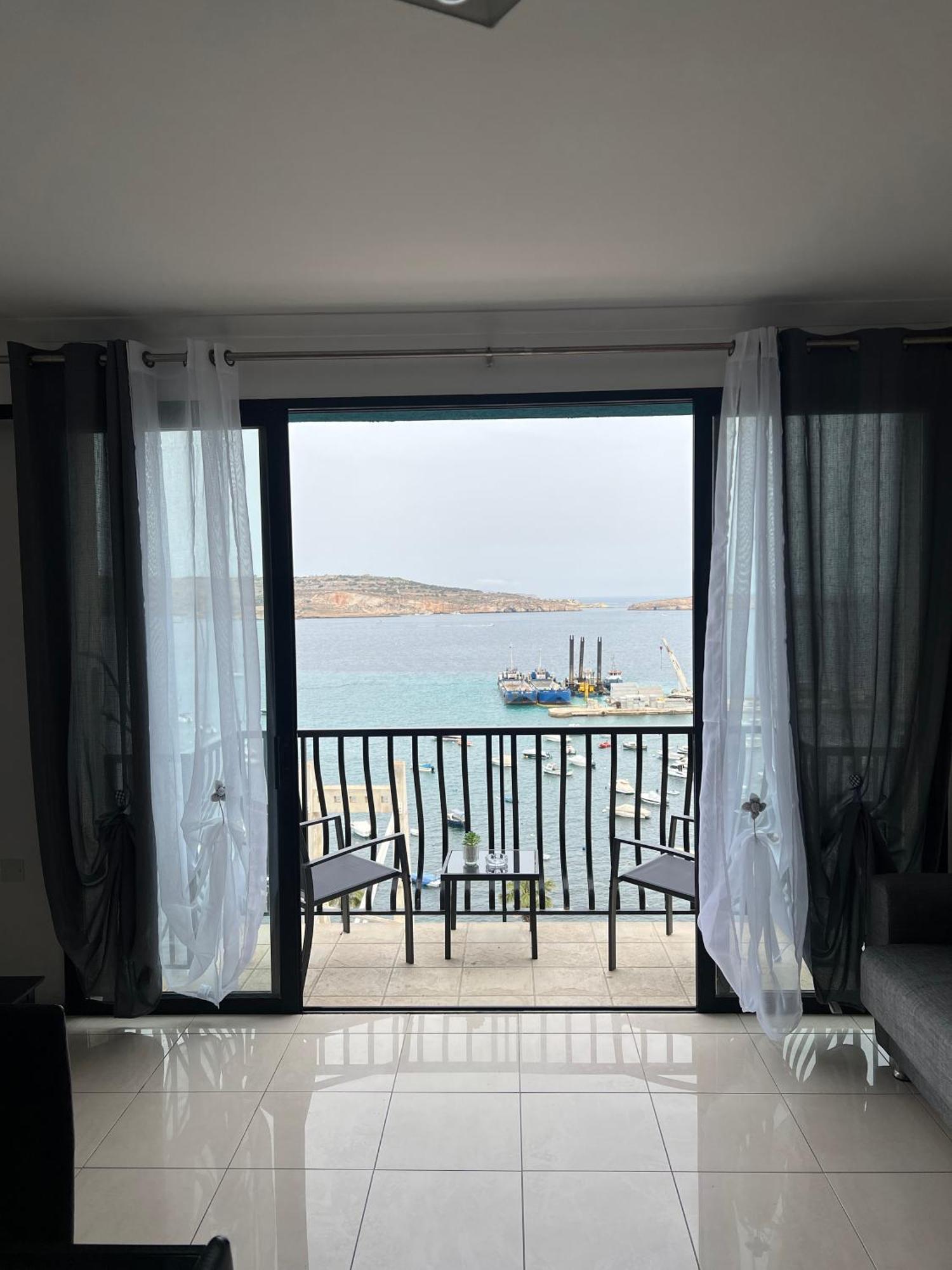 Sea View Penthouse Apartment St. Paul's Bay Exterior photo