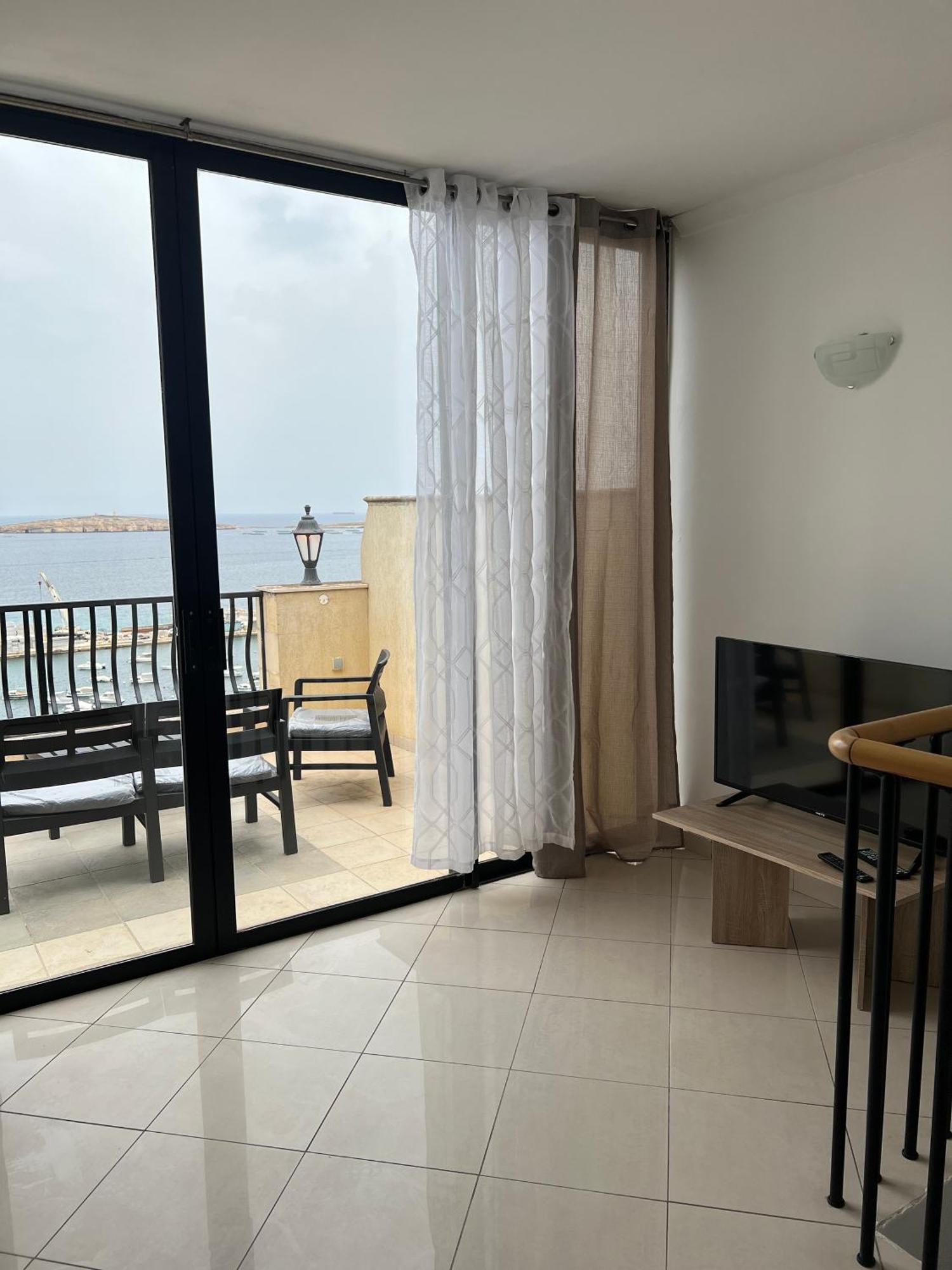 Sea View Penthouse Apartment St. Paul's Bay Exterior photo
